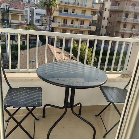 Manin Private Spa, Luxury Very Close To The Sea, With Umbrella And Deckchairs Included